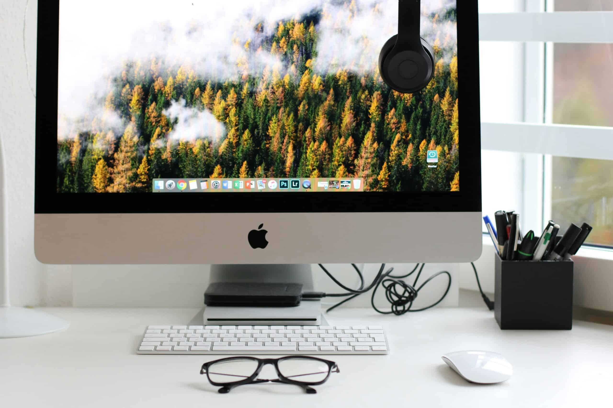 10-Awesome-Ways-To-Customize-Your-Desktop-Layout-scaled.jpg Free Stylish home office workspace featuring a computer setup with accessories. Stock Photo